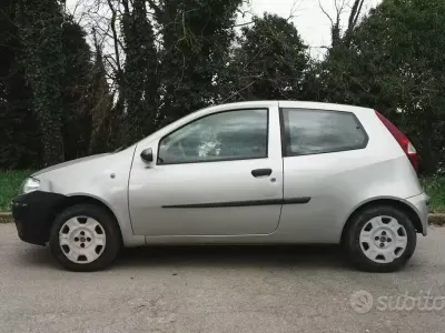 Usata Fiat Punto 60 CV (44 kW) 2006 Grigio Utilitaria