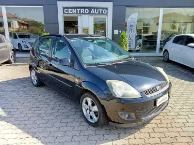 Usata Ford Fiesta Titanium 75 CV (55 kW) 2007 Nero Utilitaria