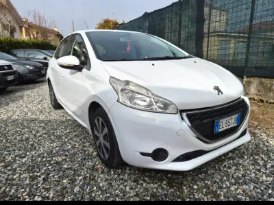Usata Peugeot 208 Active 82 CV (60 kW) 2014 Bianco Utilitaria
