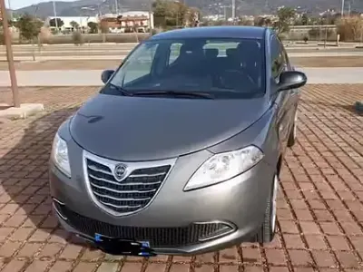 Usata Lancia Ypsilon 69 CV (50 kW) 2013 Grigio Utilitaria
