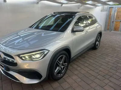 Usata Mercedes GLA200 Premium 150 CV (110 kW) 2021 Argento SUV
