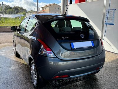 Usata Lancia Ypsilon 69 CV (50 kW) 2017 Grigio Utilitaria