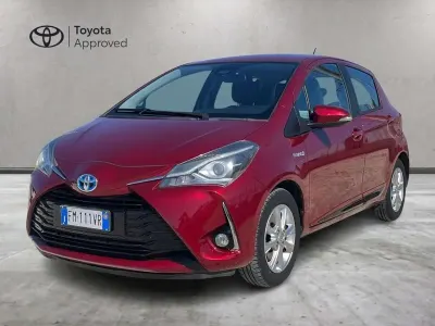 Usata Toyota Yaris Hybrid Active 101 CV (74 kW) 2018 Rosso Berlina
