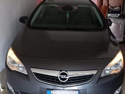 Usata Opel Astra 110 CV (80 kW) 2011 Grigio Berlina