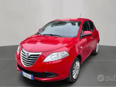 Usata Lancia Ypsilon Silver 69 CV (50 kW) 2013 Rosso Utilitaria