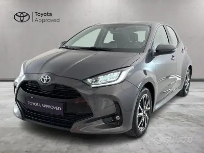 Usata Toyota Yaris Hybrid Trend 92 CV (67 kW) 2023 Grigio Berlina