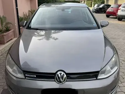 Usata VW Golf VII Highline 110 CV (80 kW) 2016 Berlina