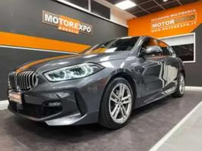 Usata BMW 118 Shadowline 140 CV (102 kW) 2020 Grigio daytona Utilitaria