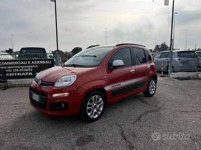 Usata Fiat Panda Lounge 74 CV (54 kW) 2012 Rosso Utilitaria
