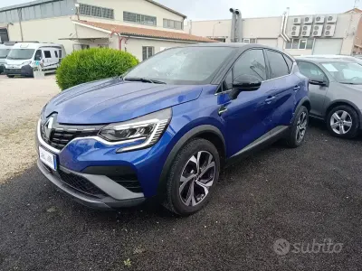 Usata Renault Captur RS Line 101 CV (74 kW) 2022 Blu SUV