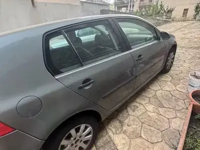 Usata VW Golf V 105 CV (77 kW) 2004 Utilitaria