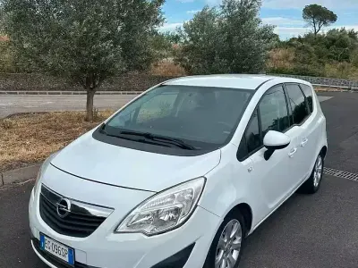 Usata Opel Meriva 95 CV (69 kW) 2011 Bianco Monovolume