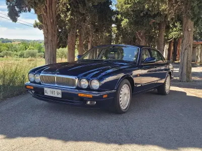 Usata Jaguar XJ6 211 CV (155 kW) 1996 Blu/azzurro Berlina