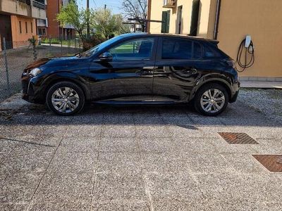 Nero Usata 2022 Peugeot e-208 Allure Utilitaria | 19.000 € (Buon prezzo)
