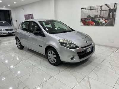 Usata Renault Clio III 68 CV (50 kW) 2010 Grigio Utilitaria