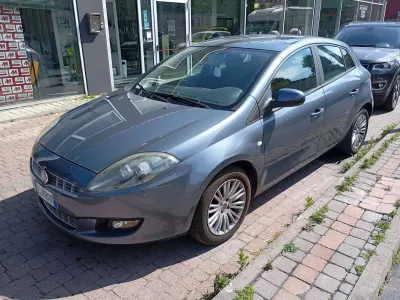 Usata Fiat Bravo Dynamic 120 CV (88 kW) 2010 Blu/azzurro Utilitaria