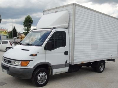 Usata Iveco Daily 125 CV (91 kW) 2002 Bianco pastello Furgone