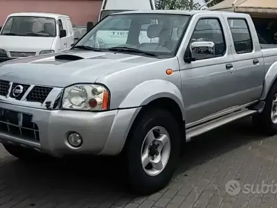 Usata Nissan Navara 133 CV (97 kW) 2002 Grigio Pick-up