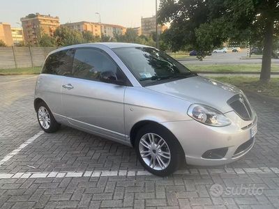 Usata Lancia Ypsilon 69 CV (50 kW) 2012 Grigio Utilitaria