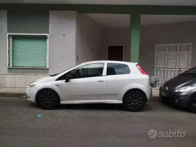 Usata Fiat Grande Punto Sport 90 CV (66 kW) 2008 Bianco Utilitaria