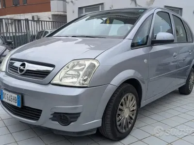 Begagnad Opel Meriva Club 75 HK (55 kW) 2006 Grå Minibuss