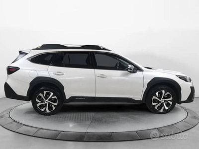 Usata Subaru Outback 2022 Bianco Station wagon
