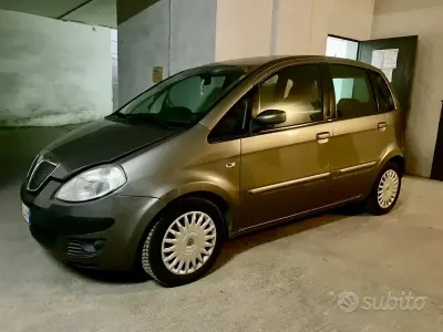 Usata Lancia Musa 90 CV (66 kW) 2006 Grigio Monovolume