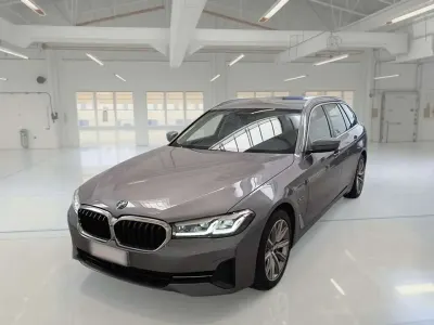 Usata BMW 530e 184 CV (135 kW) 2023 Grigio Station wagon