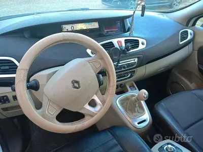 Usata Renault Scénic III 110 CV (80 kW) 2010 Bianco Monovolume