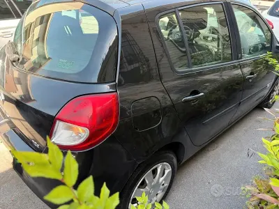 Usata Renault Clio II 75 CV (55 kW) 2011 Nero Utilitaria