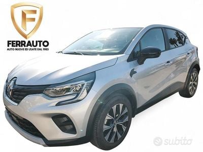Usata Renault Captur Business 101 CV (74 kW) 2022 Grigio SUV