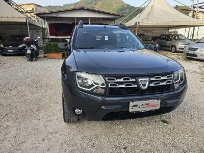 Usata Dacia Duster Lauréate 101 CV (74 kW) 2014 Grigio SUV