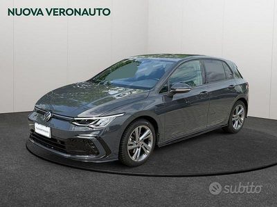 Begagnad VW Golf VIII R-line 131 HK (96 kW) 2021 Grå Sedan