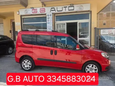 Usata Fiat Doblò 120 CV (88 kW) 2016 Rosso Monovolume
