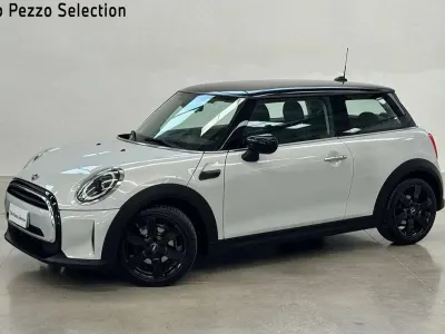 Usata Mini Cooper Classic 136 CV (100 kW) 2021 White silver metallizzato Utilitaria