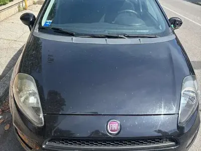 Usata Fiat Punto Lounge 69 CV (50 kW) 2016 Nero Utilitaria