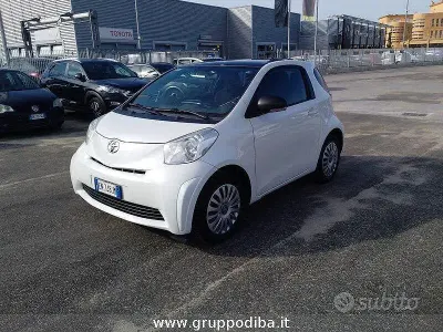 Usata Toyota iQ Active 68 CV (50 kW) 2013 Bianco Utilitaria