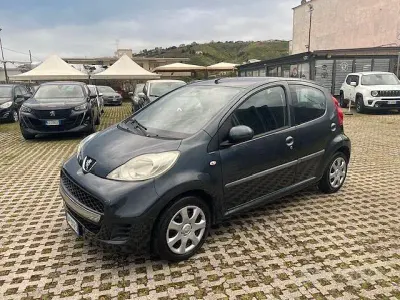Usata Peugeot 107 68 CV (50 kW) 2009 Grigio Utilitaria