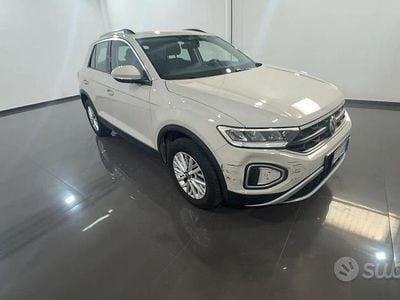 Usata VW T-Roc Life 110 CV (80 kW) 2022 Grigio SUV