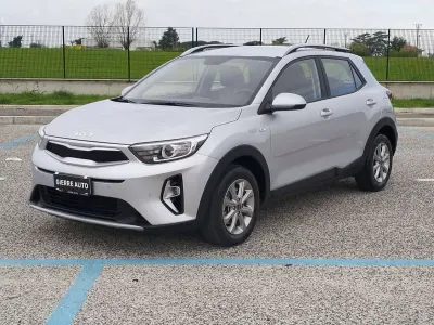 Usata Kia Stonic Urban 82 CV (60 kW) 2023 Sparkling silver SUV