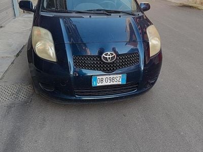 Usata Toyota Yaris 69 CV (50 kW) 2007 Blu Berlina
