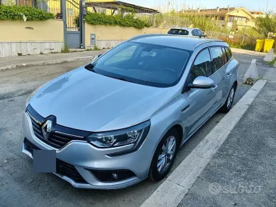 Usata Renault Mégane GrandTour 110 CV (80 kW) 2017 Grigio Station wagon