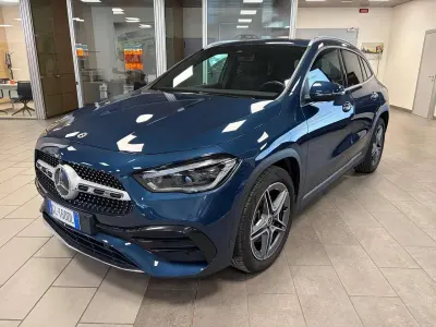 Usata Mercedes GLA200 AMG line 150 CV (110 kW) 2022 Blu metallizzato SUV