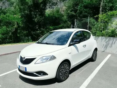 Usata Lancia Ypsilon Gold 69 CV (50 kW) 2017 Bianco Utilitaria