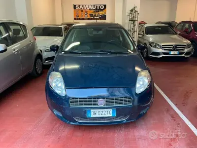 Usata Fiat Grande Punto 77 CV (56 kW) 2009 Bluazzurro Utilitaria