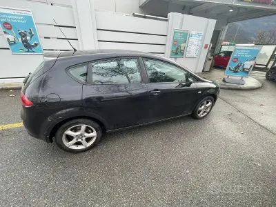 Usata Seat Leon 90 CV (66 kW) 2008 Nero Utilitaria