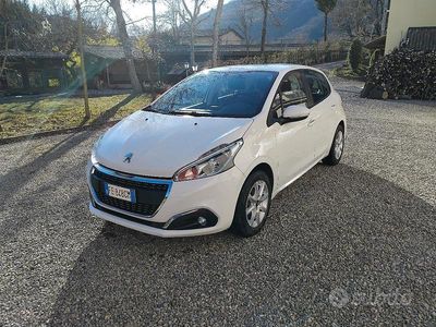 Usata 2016 Peugeot 208 Utilitaria | 7500 €