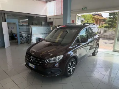 Usata Mercedes 180 Premium 116 CV (85 kW) 2024 Marrone Berlina