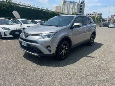 Usata Toyota RAV4 Style 143 CV (105 kW) 2017 Grigio SUV