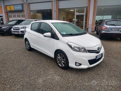 usata Toyota Yaris 1.4 D-4D 5 porte 12 MESI GARANZIA UNI